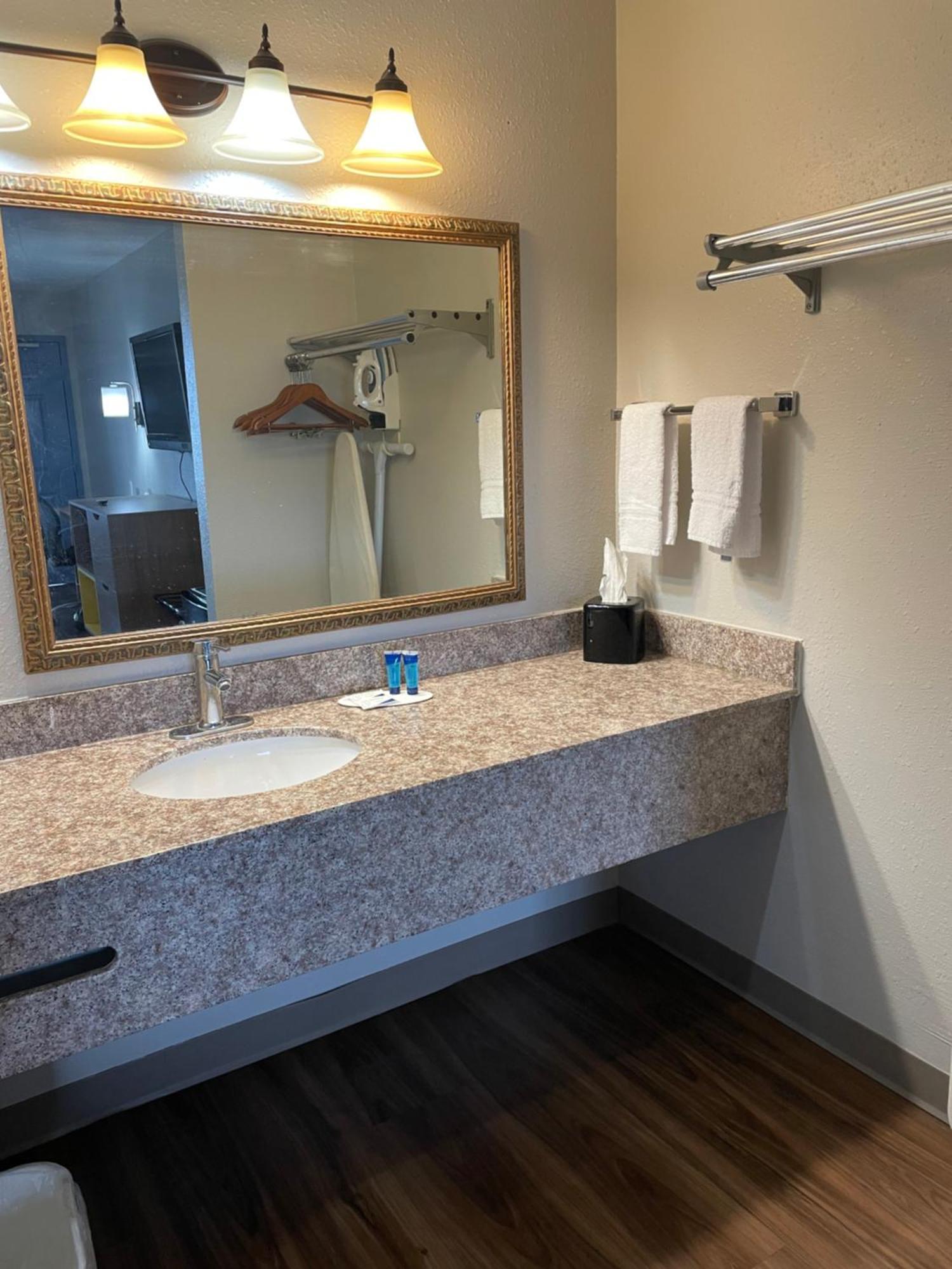 Days Inn By Wyndham Portland/Corpus Christi Exteriör bild